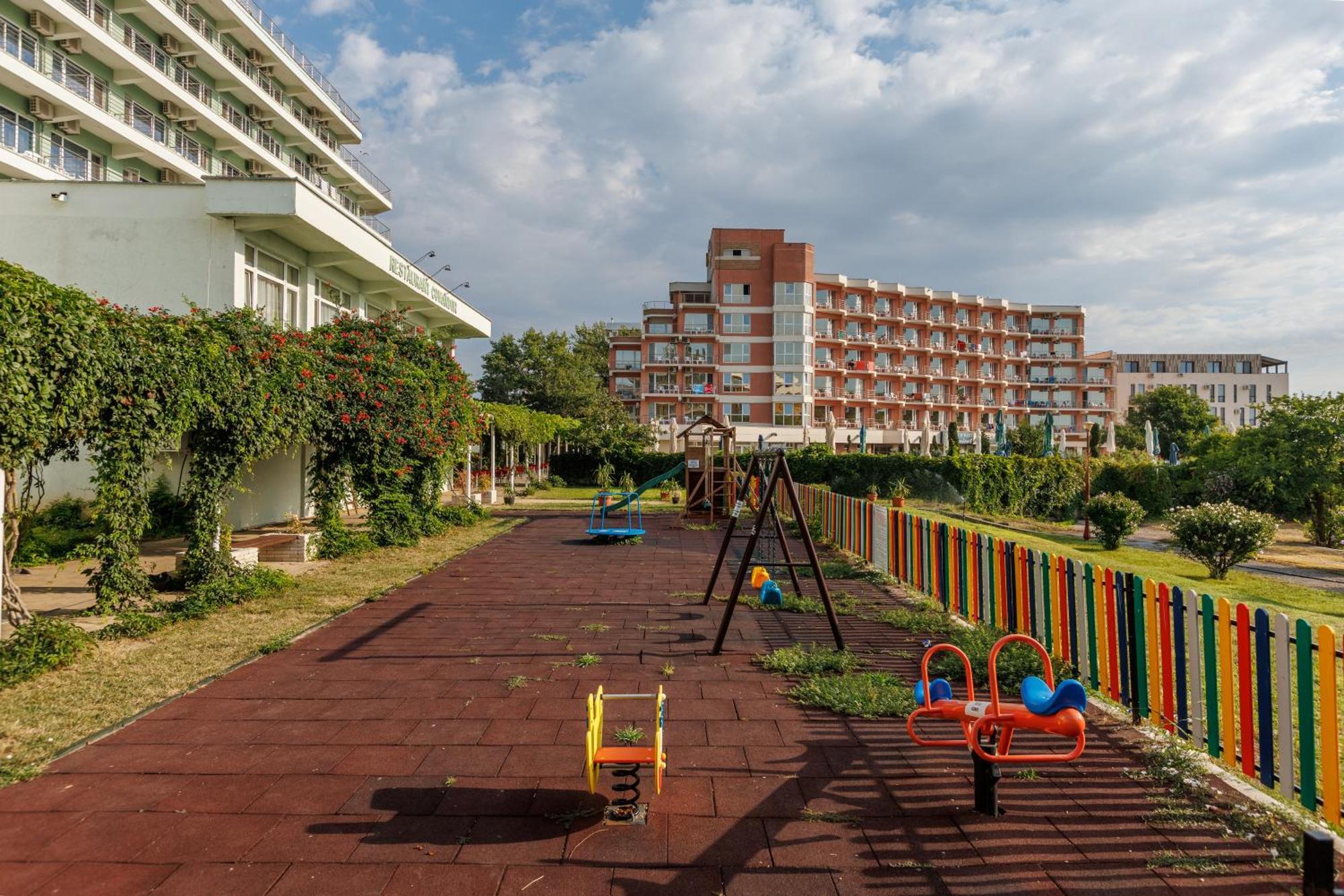 Hotel Comandor Mamaia Buitenkant foto